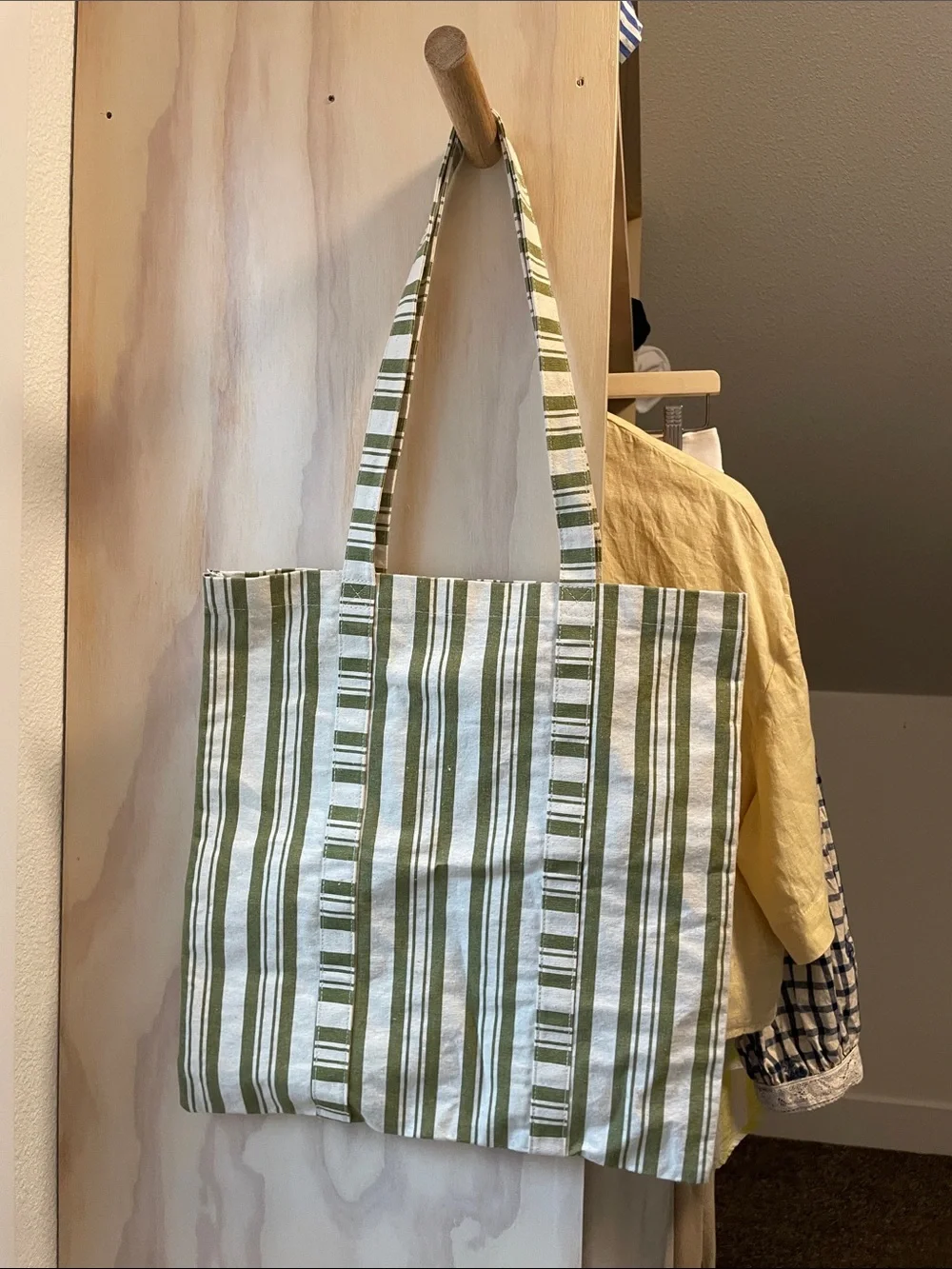 Sézane tote green creme striped Octobre Editions
